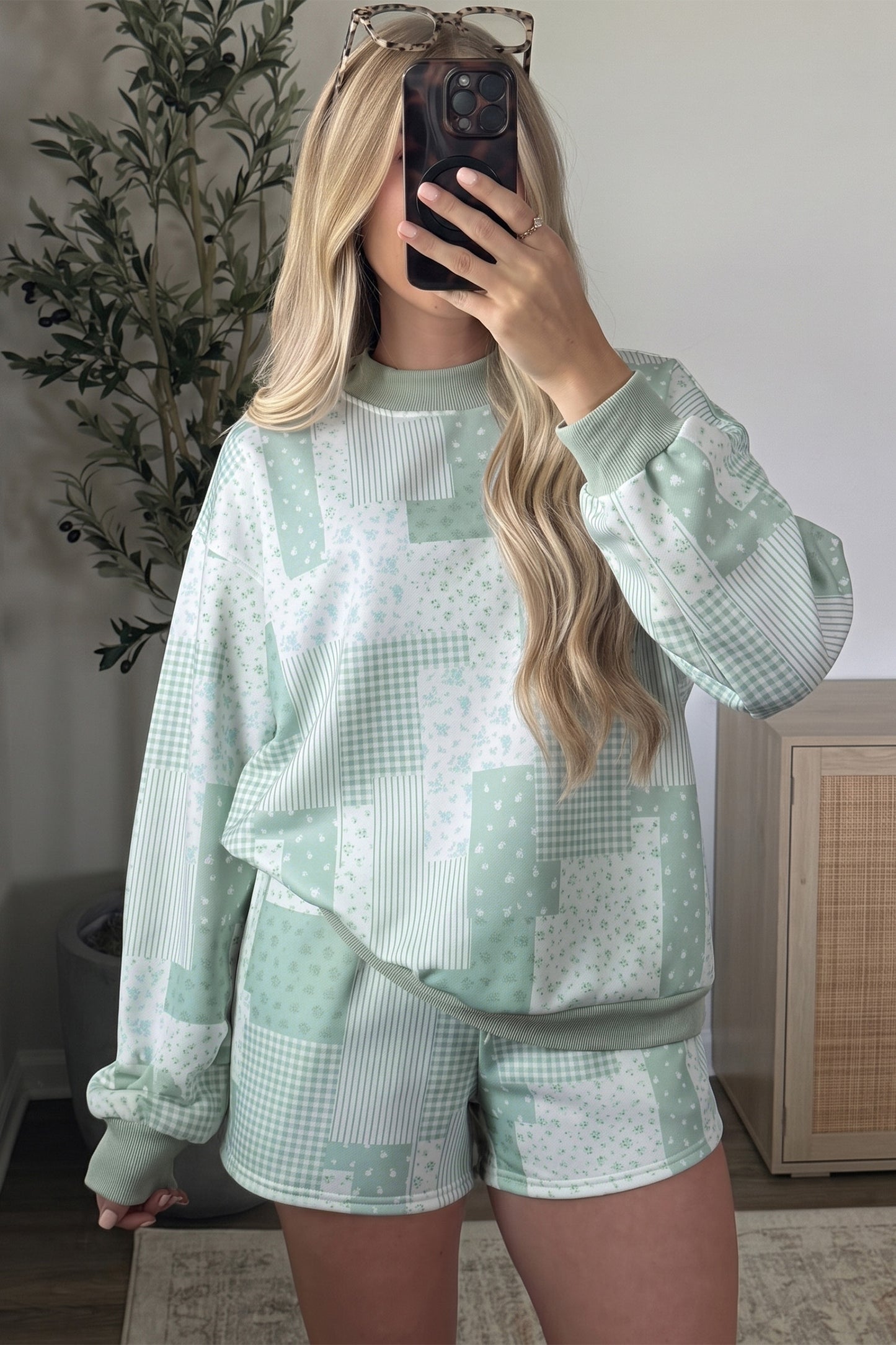 Light Pink Patchwork Floral Print Drop Shoulder Baggy Pullover Drawstring Shorts Set