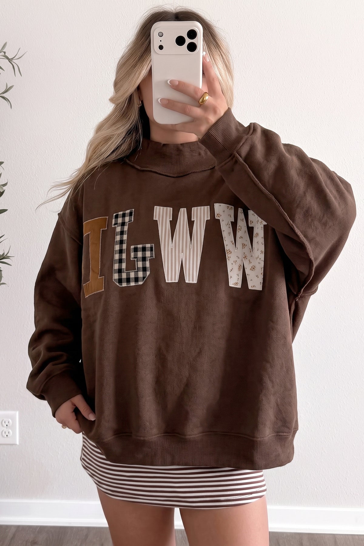 WWJD Mixed Pattern Embroidered Patch Graphic Mock Neck Sweatshirt