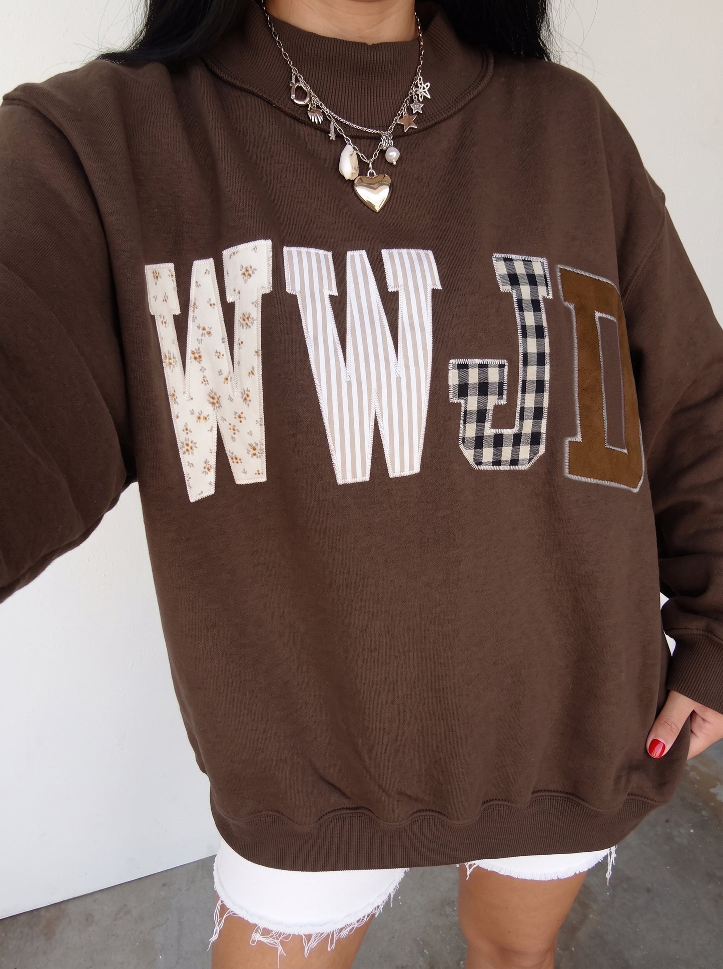 WWJD Mixed Pattern Embroidered Patch Graphic Mock Neck Sweatshirt