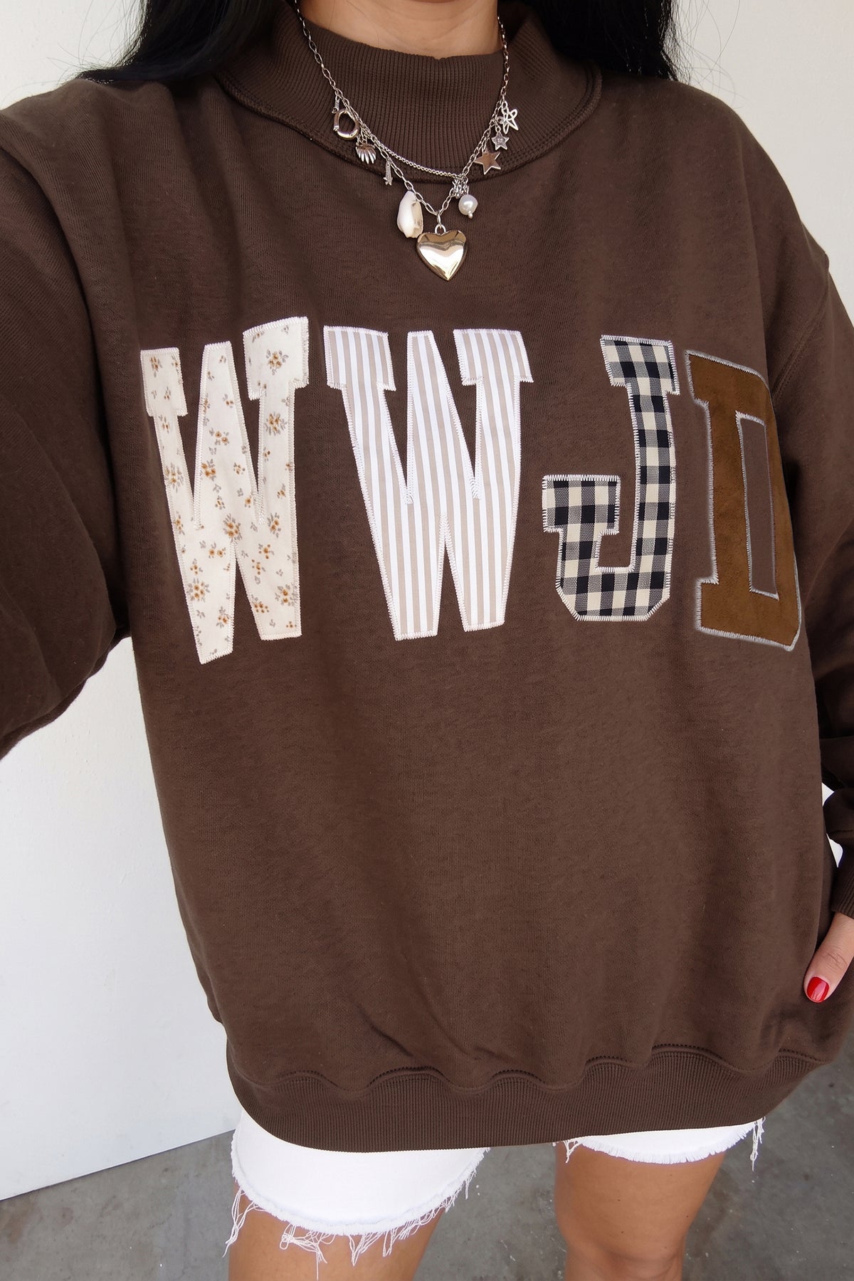 WWJD Mixed Pattern Embroidered Patch Graphic Mock Neck Sweatshirt