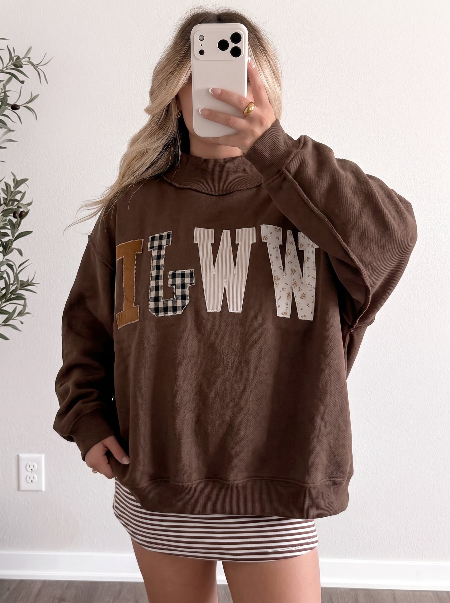 WWJD Mixed Pattern Embroidered Patch Graphic Mock Neck Sweatshirt